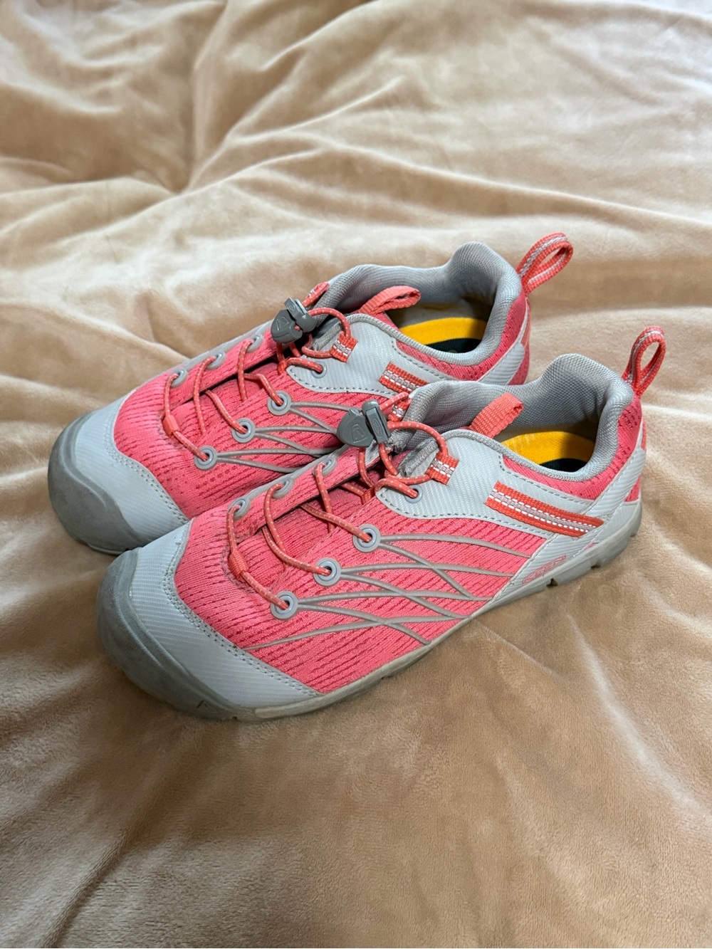 Keen Youth Chandler CNX Kids Coral Pink and Gray Active Sneakers Shoes Girls 4